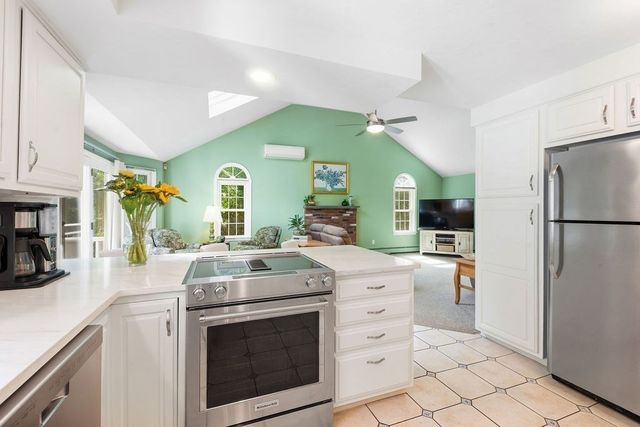 18 Fredric Ln, Mansfield, MA 02048