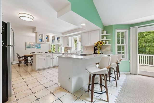 18 Fredric Ln, Mansfield, MA 02048