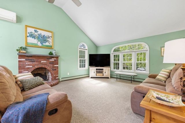 18 Fredric Ln, Mansfield, MA 02048