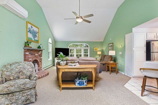 18 Fredric Ln, Mansfield, MA 02048