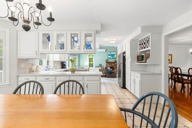 18 Fredric Ln, Mansfield, MA 02048