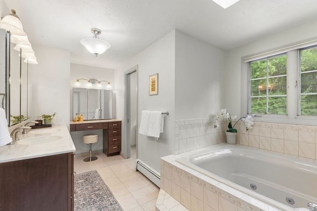 18 Fredric Ln, Mansfield, MA 02048