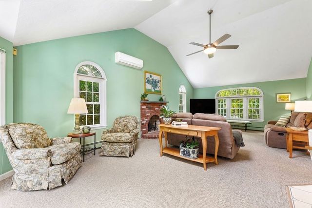 18 Fredric Ln, Mansfield, MA 02048