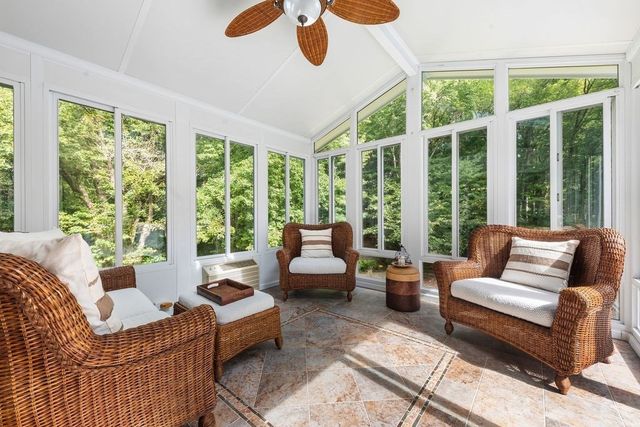 18 Fredric Ln, Mansfield, MA 02048