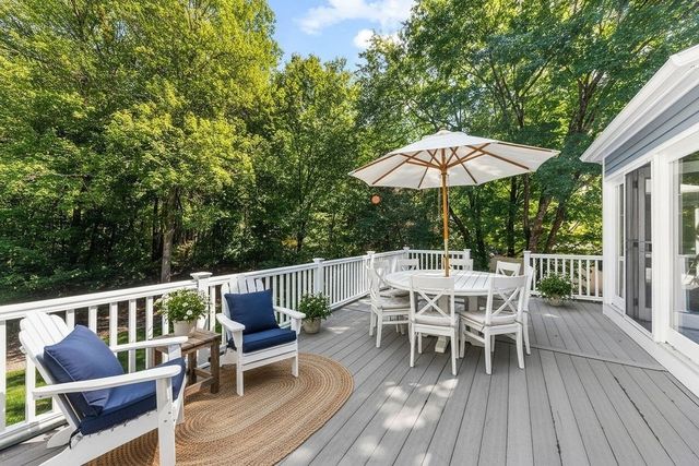 18 Fredric Ln, Mansfield, MA 02048
