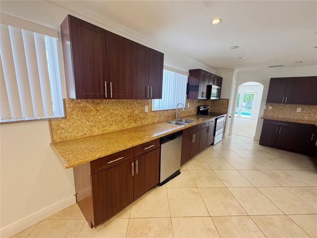9620 Kendale Blvd, Miami, FL 33176