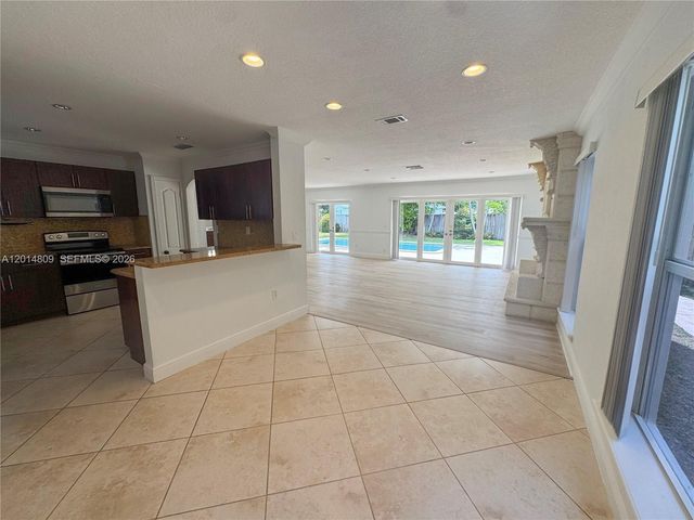 9620 Kendale Blvd, Miami, FL 33176
