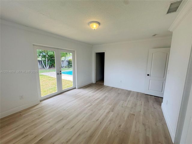 9620 Kendale Blvd, Miami, FL 33176