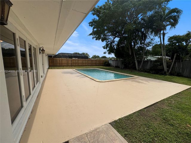 9620 Kendale Blvd, Miami, FL 33176