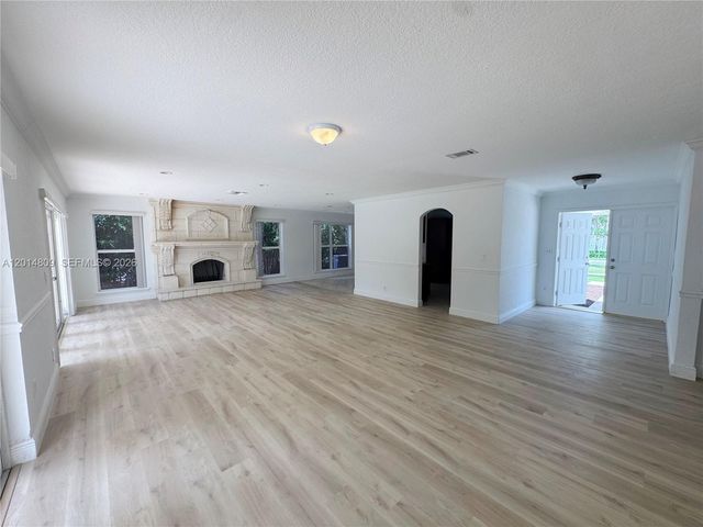 9620 Kendale Blvd, Miami, FL 33176