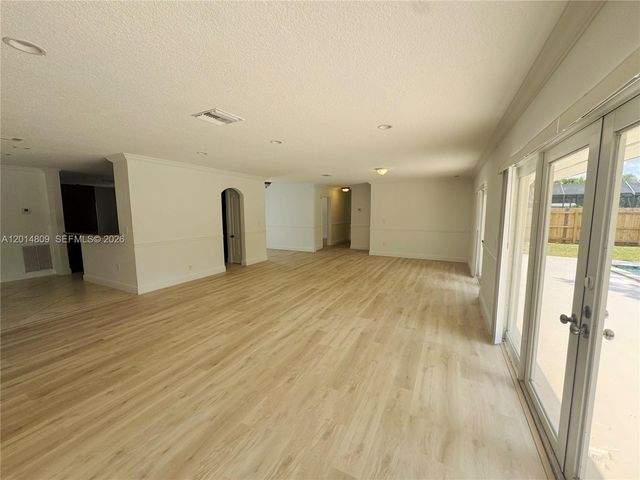 9620 Kendale Blvd, Miami, FL 33176