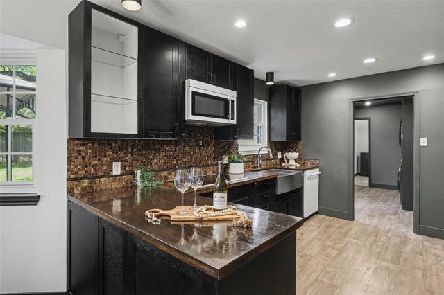 107 Shady Oak DR, Georgetown, TX 78628