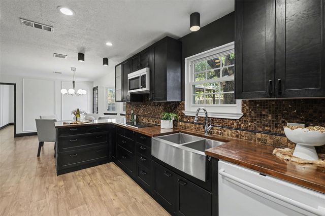 107 Shady Oak DR, Georgetown, TX 78628