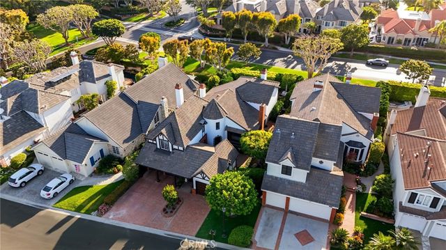 19545 Woodlands Dr, Huntington Beach, CA 92648