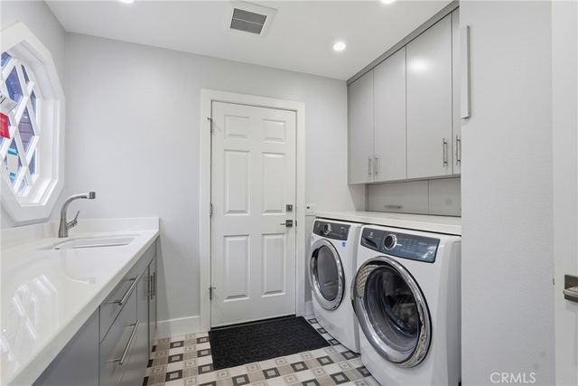 19545 Woodlands Dr, Huntington Beach, CA 92648