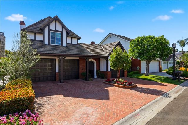 19545 Woodlands Dr, Huntington Beach, CA 92648