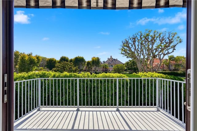19545 Woodlands Dr, Huntington Beach, CA 92648
