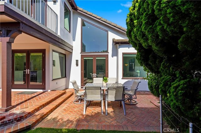 19545 Woodlands Dr, Huntington Beach, CA 92648