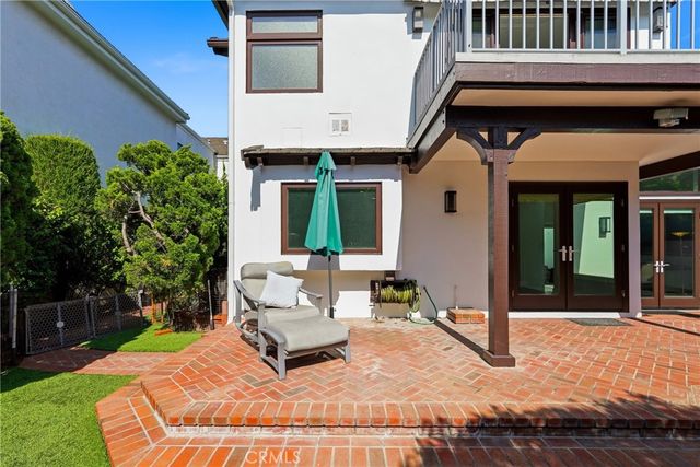 19545 Woodlands Dr, Huntington Beach, CA 92648