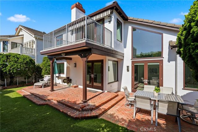 19545 Woodlands Dr, Huntington Beach, CA 92648