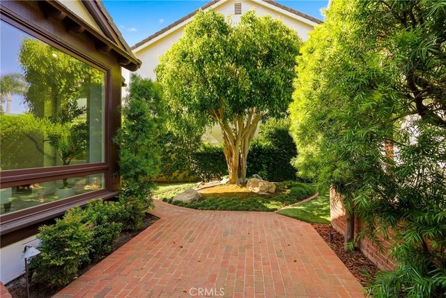 19545 Woodlands Dr, Huntington Beach, CA 92648