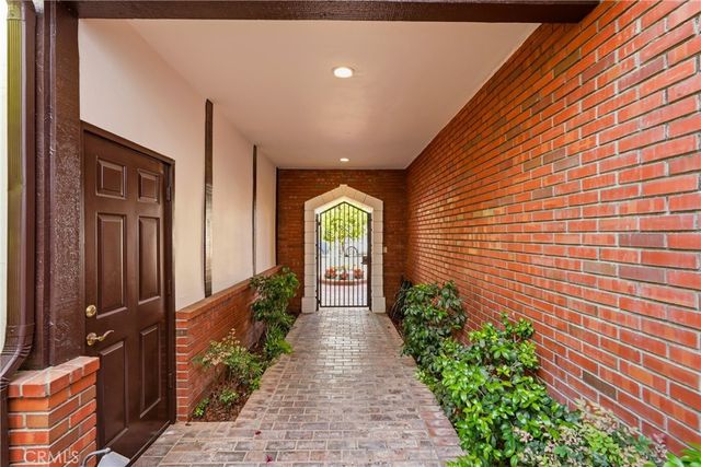 19545 Woodlands Dr, Huntington Beach, CA 92648