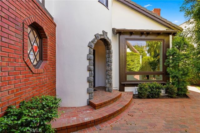 19545 Woodlands Dr, Huntington Beach, CA 92648