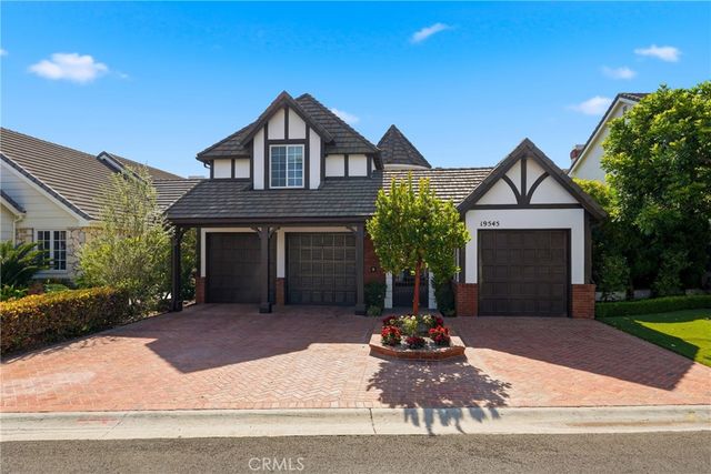 19545 Woodlands Dr, Huntington Beach, CA 92648