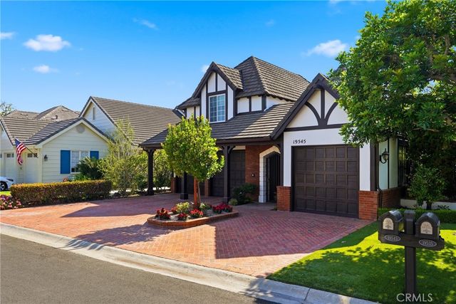 19545 Woodlands Dr, Huntington Beach, CA 92648