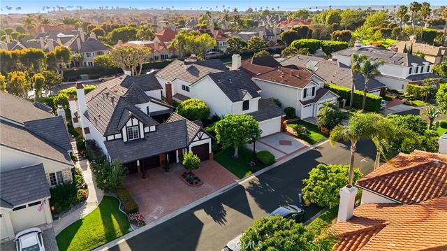 19545 Woodlands Dr, Huntington Beach, CA 92648