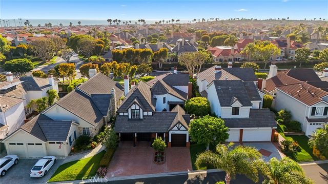 19545 Woodlands Dr, Huntington Beach, CA 92648