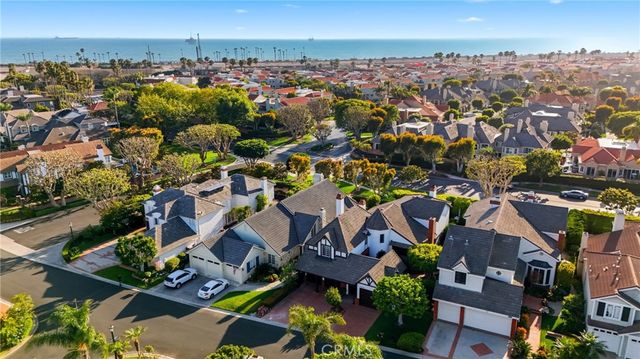 19545 Woodlands Dr, Huntington Beach, CA 92648