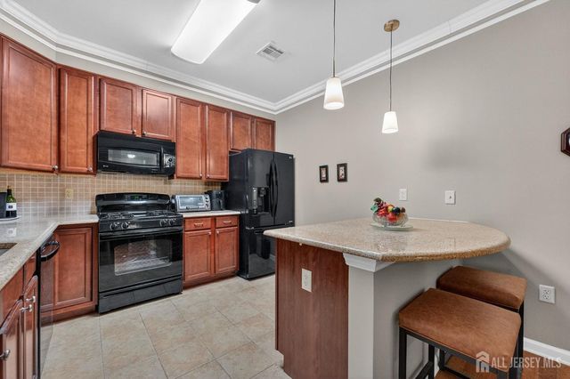 417 Regency Place, Woodbridge Proper, NJ 07095