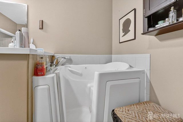 417 Regency Place, Woodbridge Proper, NJ 07095