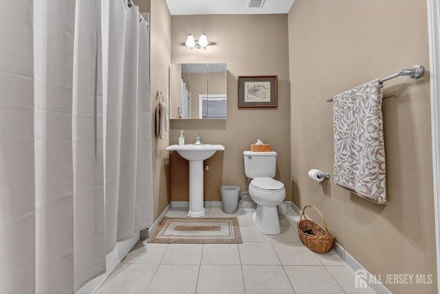 417 Regency Place, Woodbridge Proper, NJ 07095