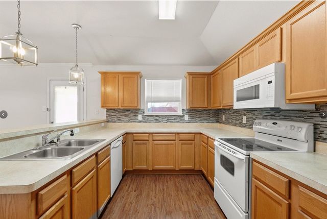 6930 Misty Meadow Lane, Arlington, TX 76002