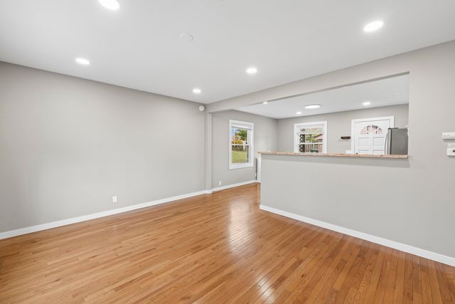 25 Mccabe Drive, Streamwood, IL 60107