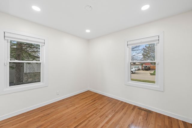 25 Mccabe Drive, Streamwood, IL 60107