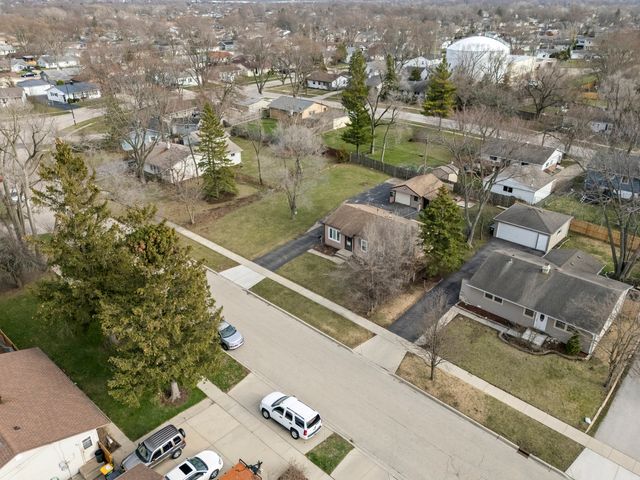 25 Mccabe Drive, Streamwood, IL 60107