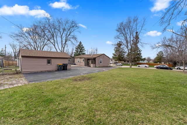 25 Mccabe Drive, Streamwood, IL 60107