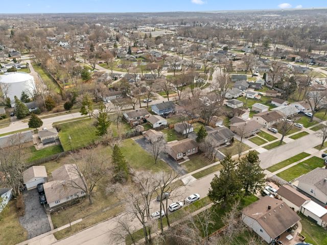 25 Mccabe Drive, Streamwood, IL 60107