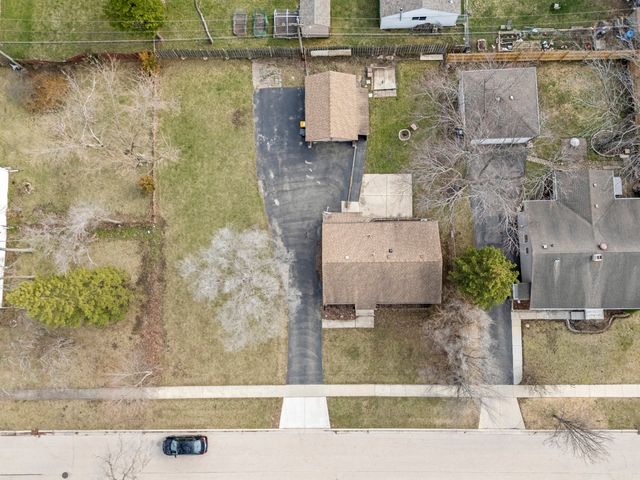 25 Mccabe Drive, Streamwood, IL 60107