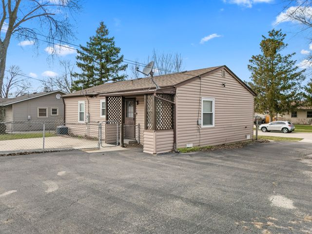 25 Mccabe Drive, Streamwood, IL 60107