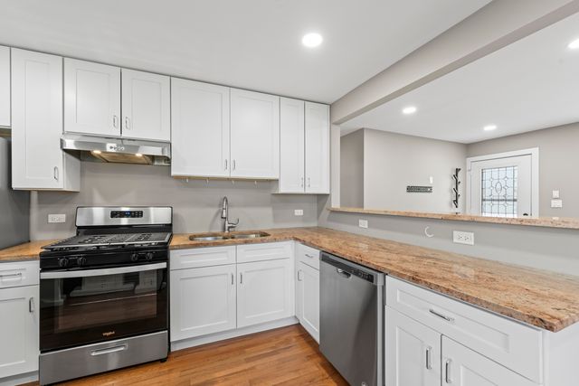 25 Mccabe Drive, Streamwood, IL 60107