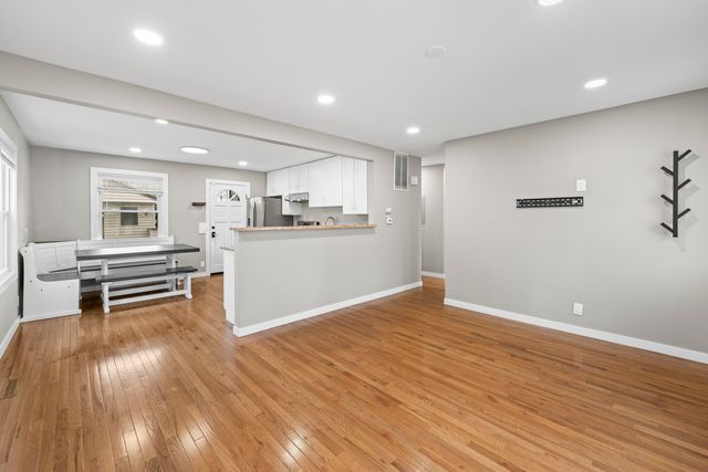 25 Mccabe Drive, Streamwood, IL 60107