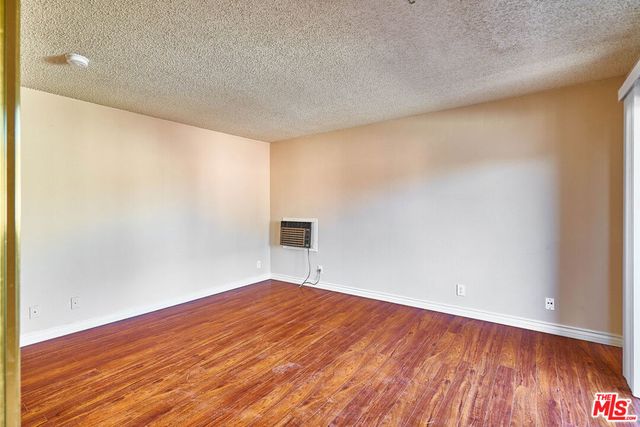 820 S St Andrews Place 203, Los Angeles, CA 90005