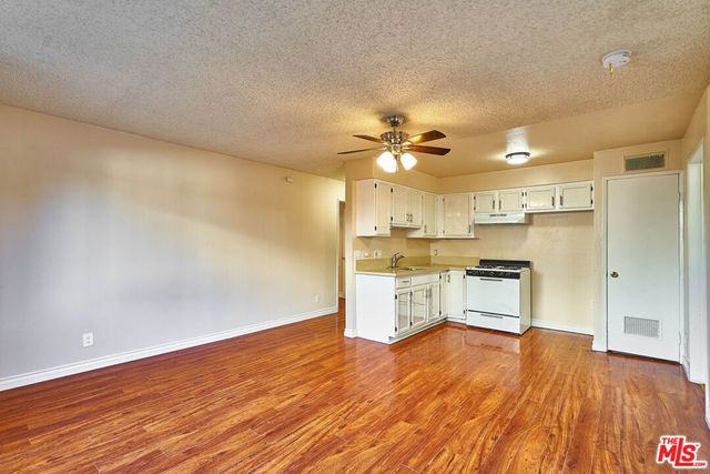 820 S St Andrews Place 203, Los Angeles, CA 90005