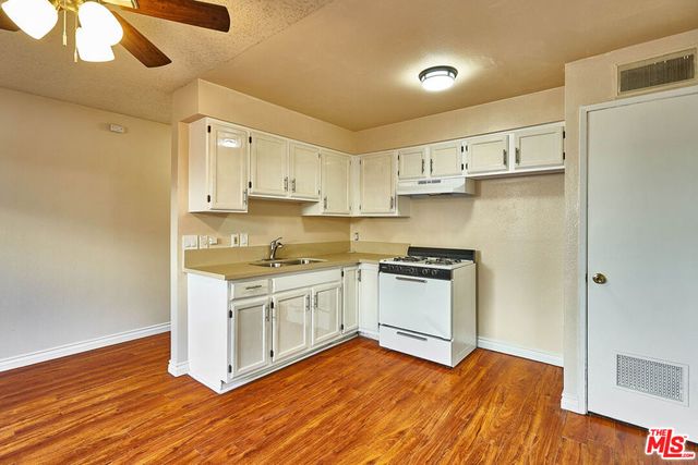 820 S St Andrews Place 203, Los Angeles, CA 90005
