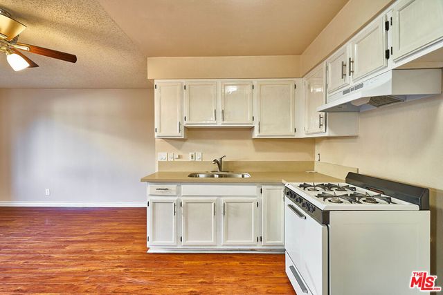 820 S St Andrews Place 203, Los Angeles, CA 90005