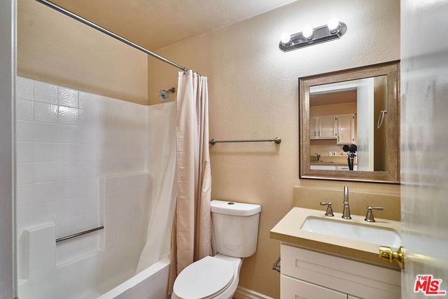 820 S St Andrews Place 203, Los Angeles, CA 90005
